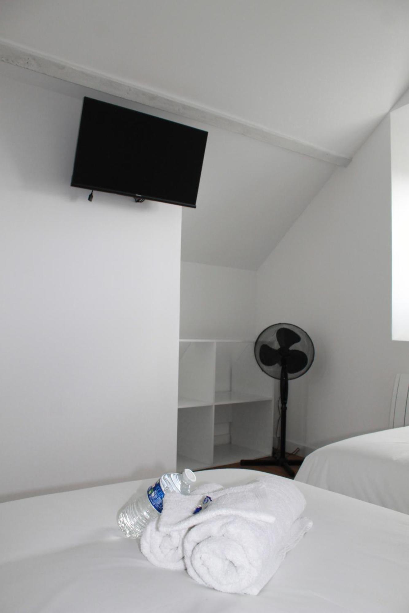 L'Equinoxe - Parking Prive - Zapart'Hotels Malesherbes ภายนอก รูปภาพ
